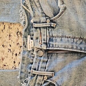 GOOD AMERICAN - LIGHT WASH JEANS